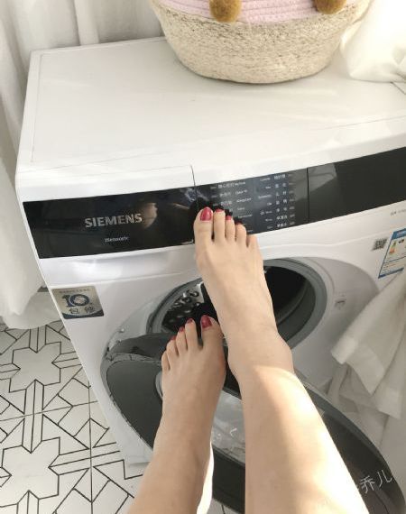 一边接吻一边揉捏胸_DVD免费电视剧